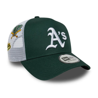Gorra de camionero verde con múltiples parches de los Oakland Athletics