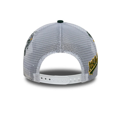 Gorra de camionero verde con múltiples parches de los Oakland Athletics