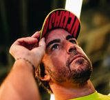 Gorra Aston Martin Aramco F1 Team New Era Negra Rosa